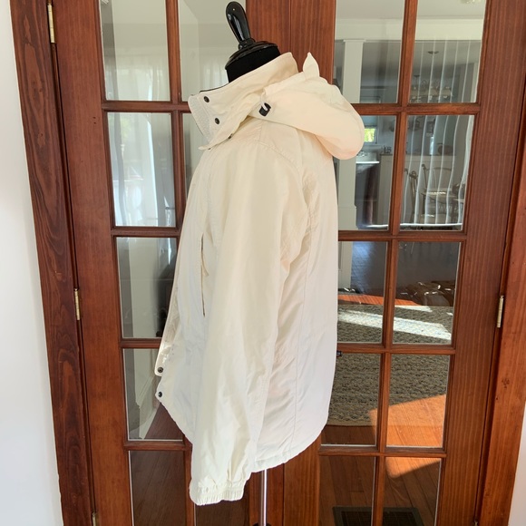 L.L. Beans Woman’s Winter Coat - Picture 7 of 13